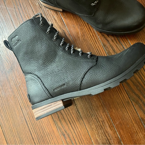 Sorel Emelie Black and White Cozy Boots - Picture 7 of 12